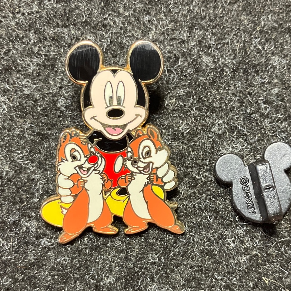Disney Mickey Mouse with Chip 'n' Dale Pin - 2008 B7